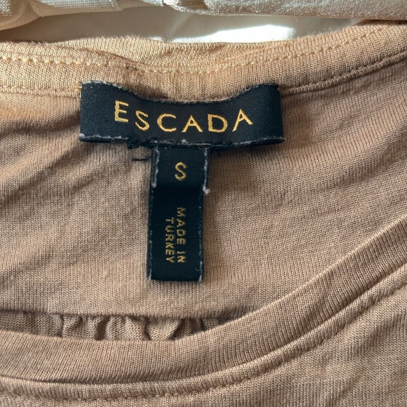 Escada - Picture 3 of 3